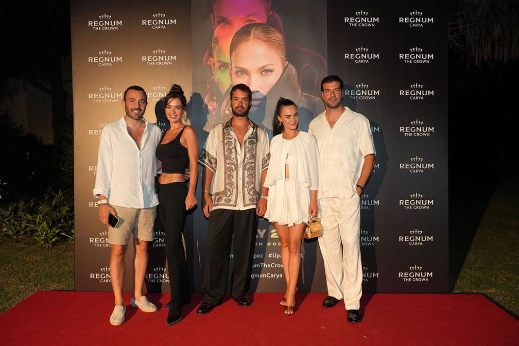 Jennifer Lopez Antalya’yı salladı: Göz kamaştıran performans! Doğum gününü sahnede kutladı 3